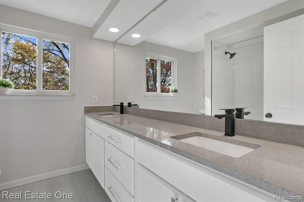 684 ABBEY, Rochester Hills, MI 48307 — Photo 42
