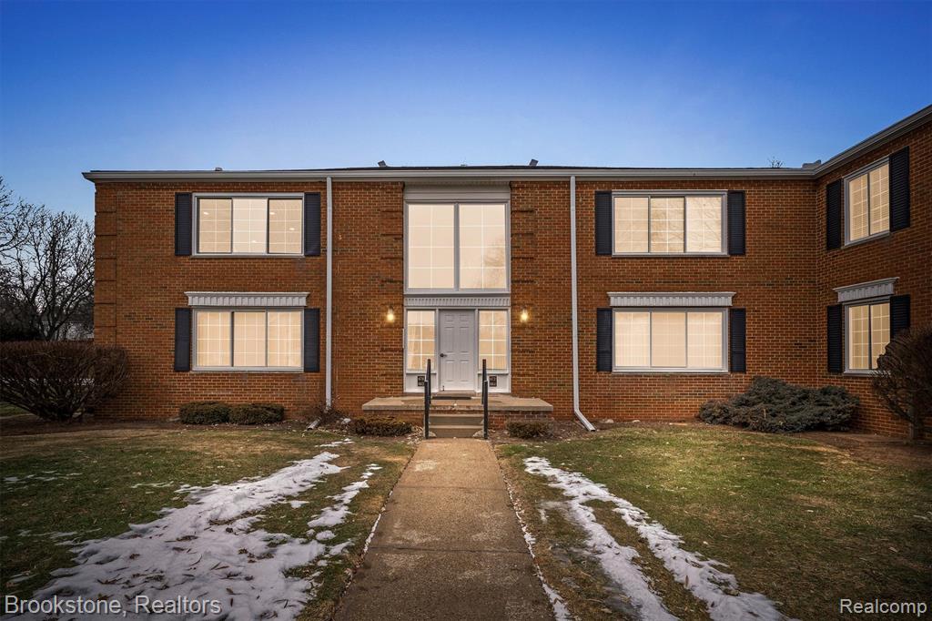 670 E Fox Hills Drive, Bloomfield Hills, MI 48304 — Photo 23