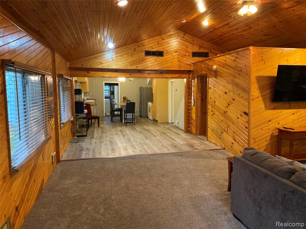 7825 Elizabeth Lake Rd Beach, Waterford, MI 48327 — Photo 11