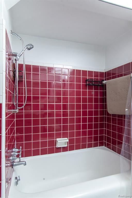 10855 Kingston Avenue, Huntington Woods, MI — Photo 21