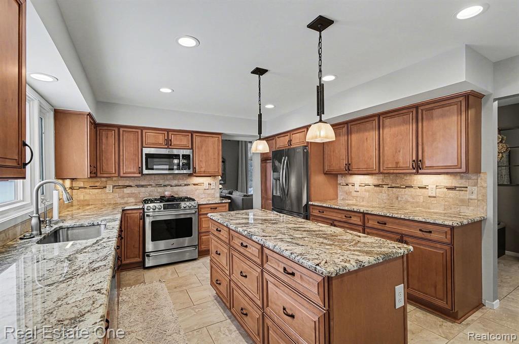 4813 Pickford Drive, Troy, MI 48085 — Photo 13