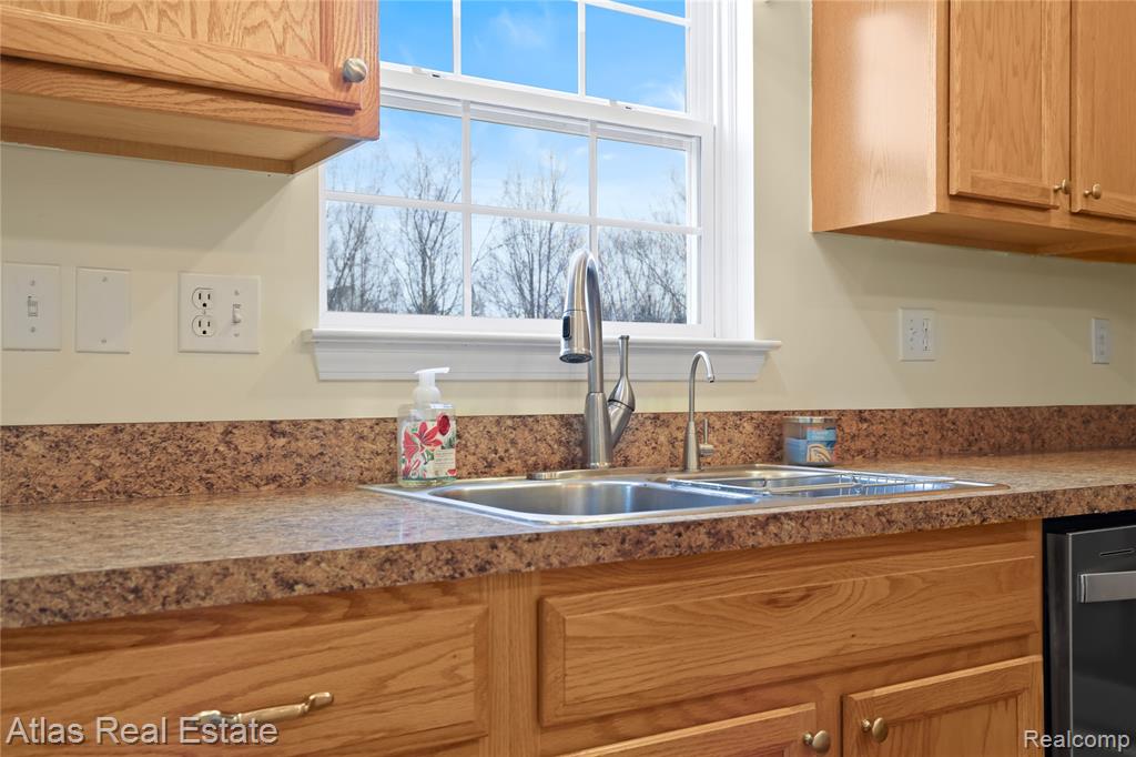 4028 Grand Oaks Court, Burton, MI 48519 — Photo 19