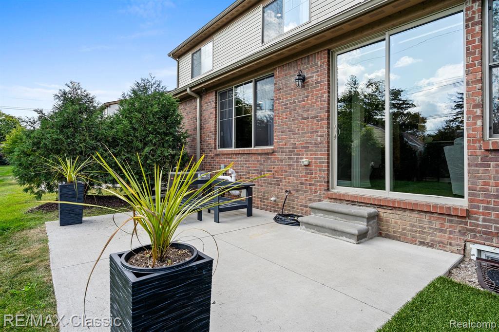 42456 GATEWAY Drive, Plymouth, MI 48170 — Photo 5