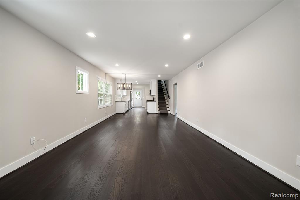 821 MAXWELL Avenue, Royal Oak, MI 48067 — Photo 7