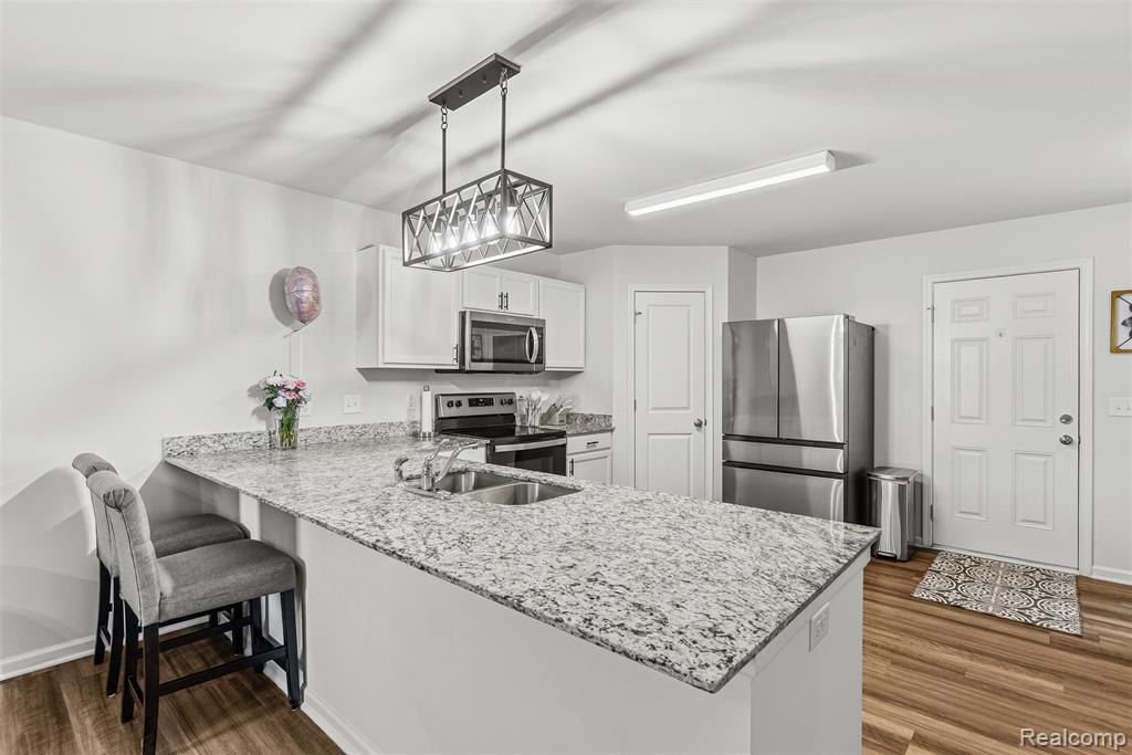 6048 Burton Estates Drive, Burton, MI 48519 — Photo 10