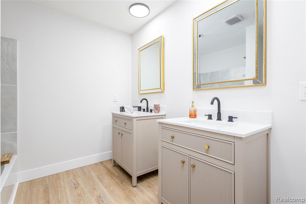59663 PETTENGILL Drive, New Hudson, MI 48165 — Photo 14