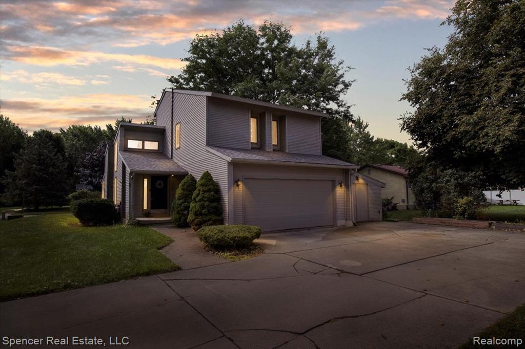 734 Locust Drive, Davison, MI 48423 — front exterior
