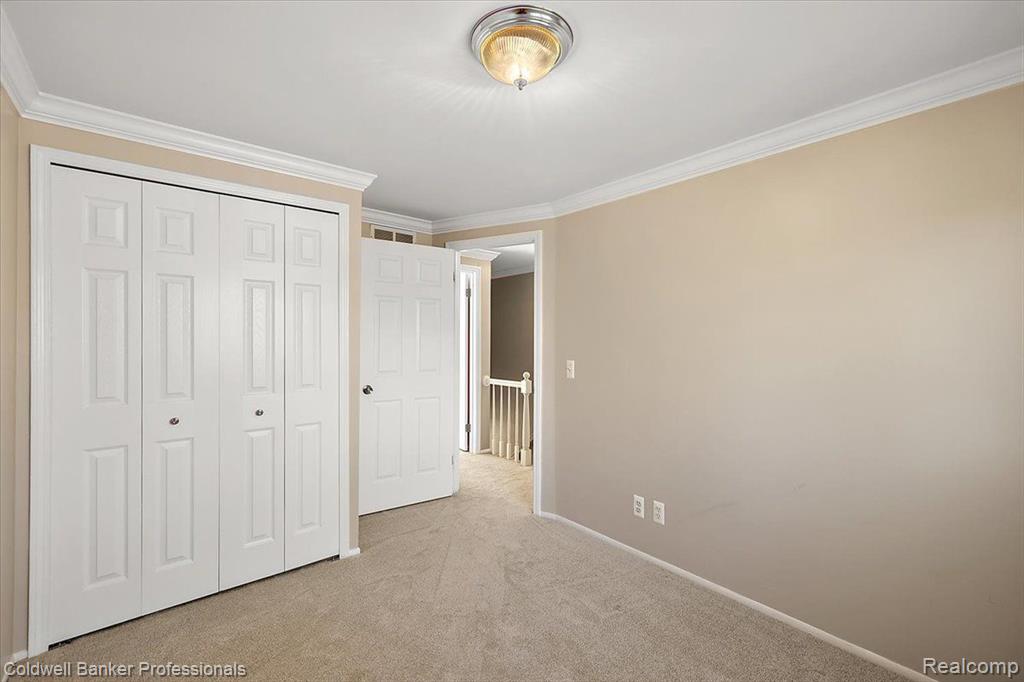 9485 BAYWOOD Drive, Plymouth, MI 48170 — Photo 37