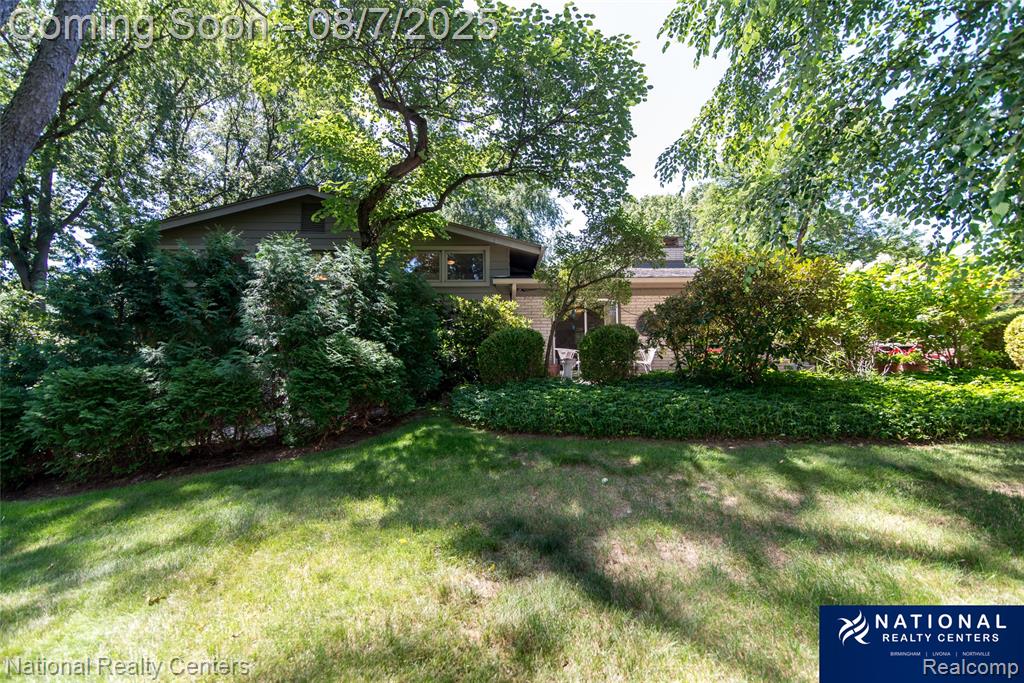 4933 Malibu Drive, Bloomfield Hills, MI 48302 — Photo 12