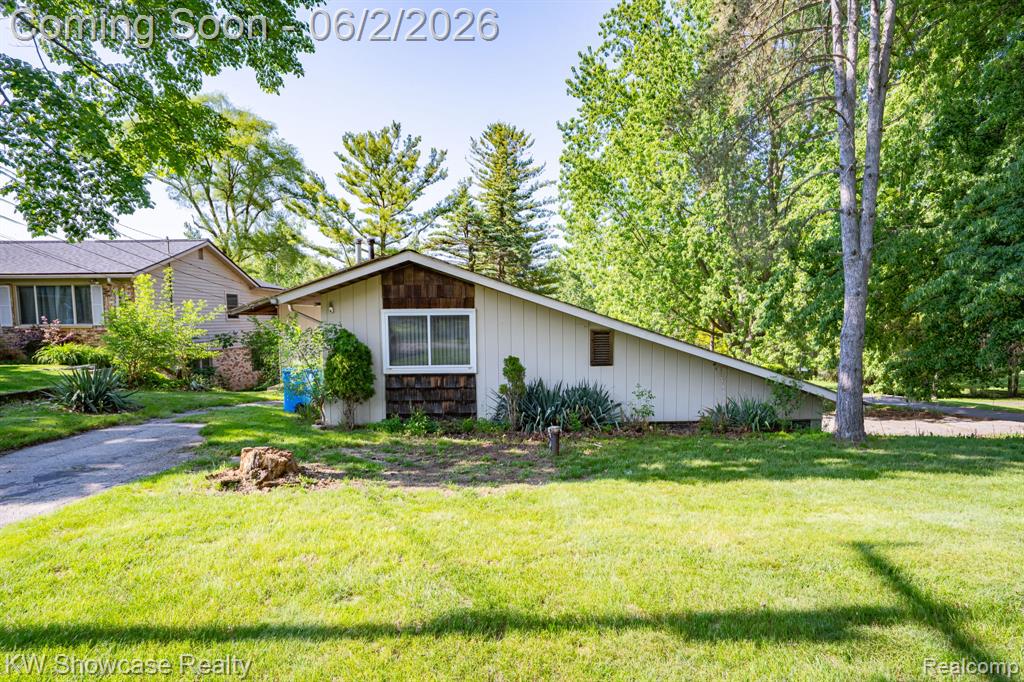 820 Clara Street, Commerce Twp, MI 48390 — Photo 12
