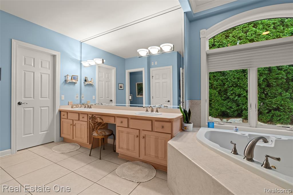 16048 Pine Bluff Court, Fenton, MI 48430 — Photo 14
