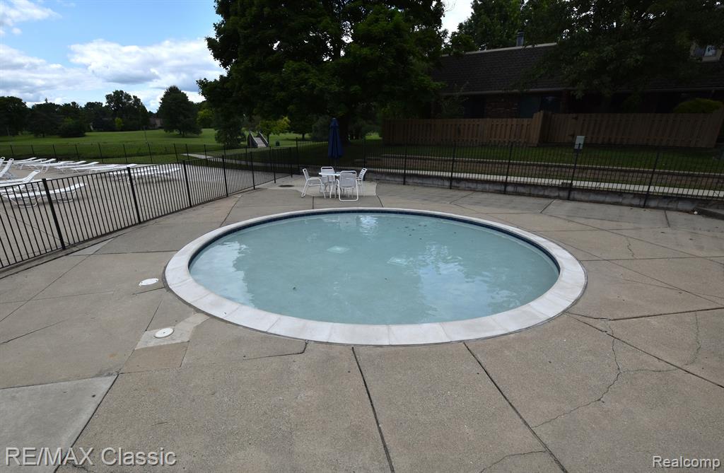 1550 BRENTWOOD Drive, Troy, MI 48098 — Photo 7