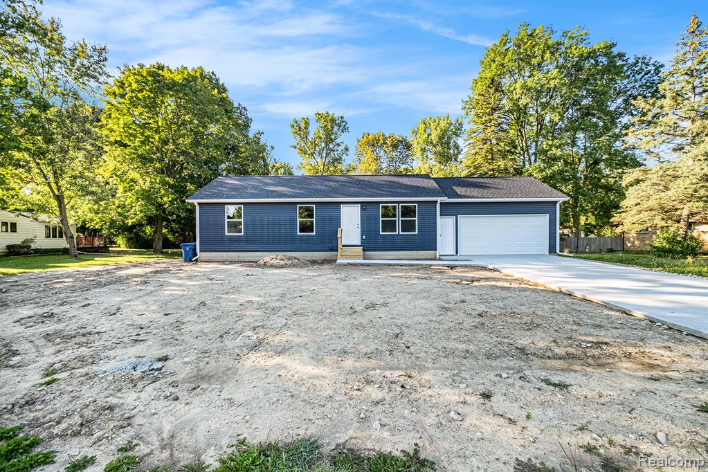 4350 Chicory Lane, Burton, MI 48519 — front exterior