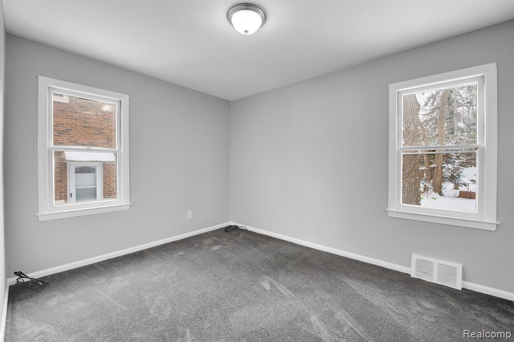 8651 HAZELTON Street, Dearborn Heights, MI 48127 — Photo 8