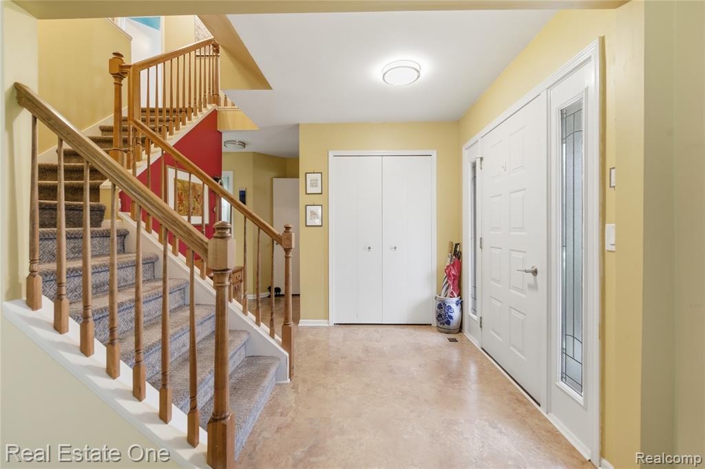 8135 Kimble Drive, Pinckney, MI 48169 — Photo 2