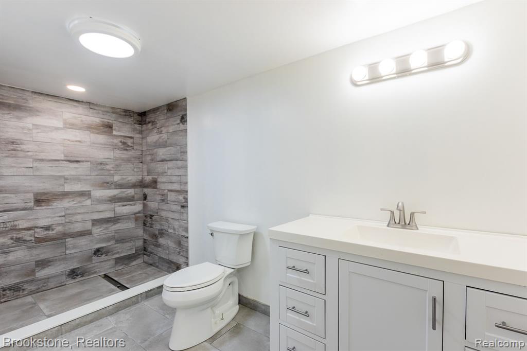 406 5TH Street, Fenton, MI 48430 — Photo 32