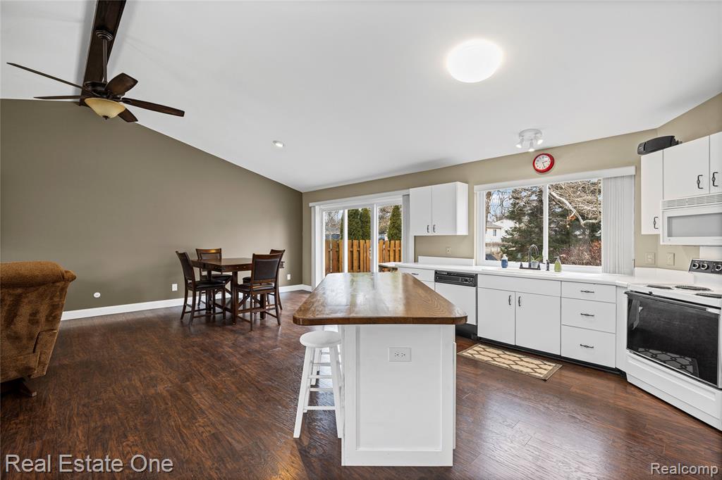 6335 Stonehearth Pass, Grand Blanc, MI 48439 — Photo 19