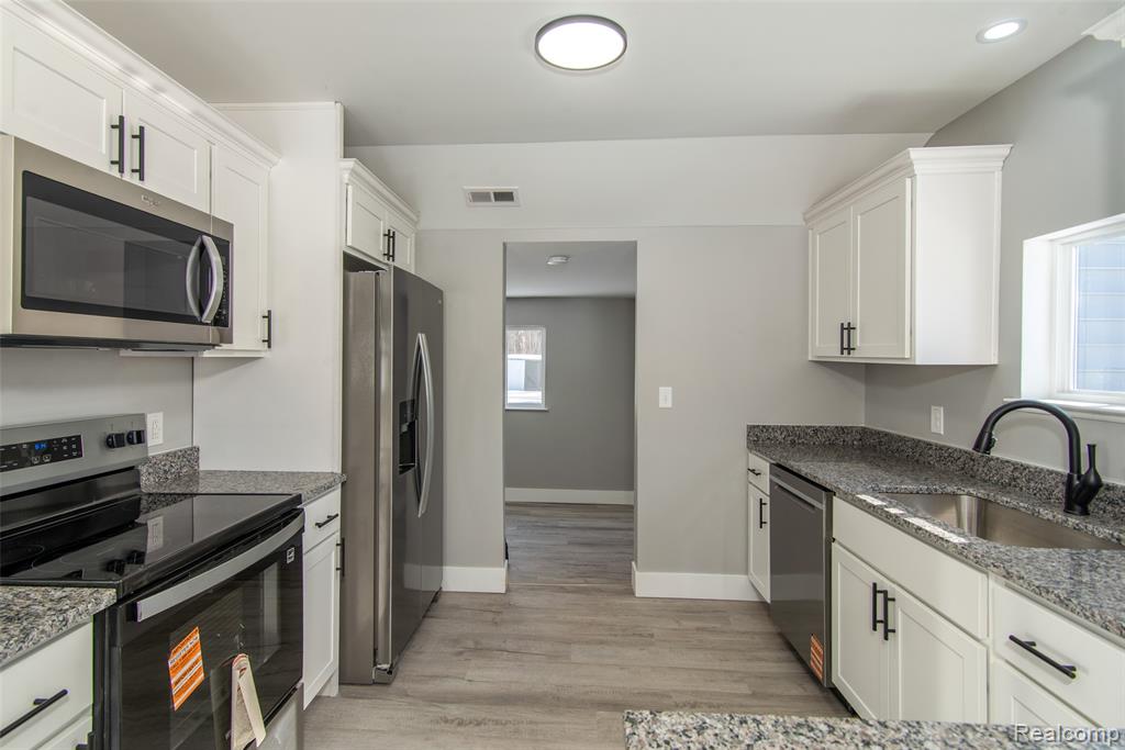 5992 Pickbourne Street, Commerce Twp, MI 48382 — Photo 2