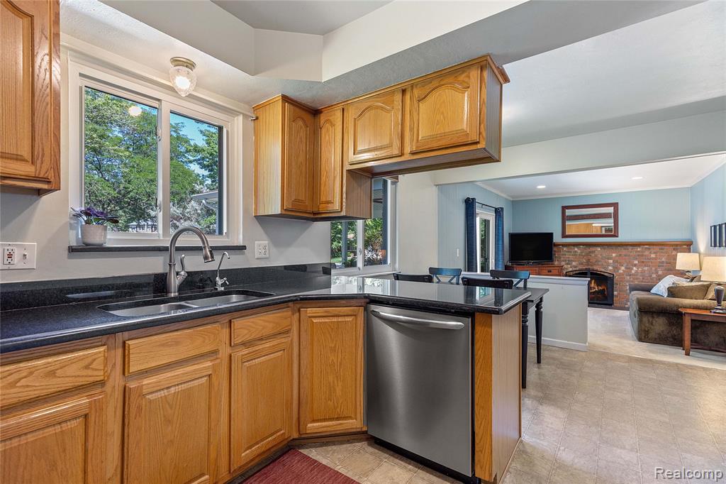 7406 Sussex Drive, Canton, MI 48187 — Photo 7