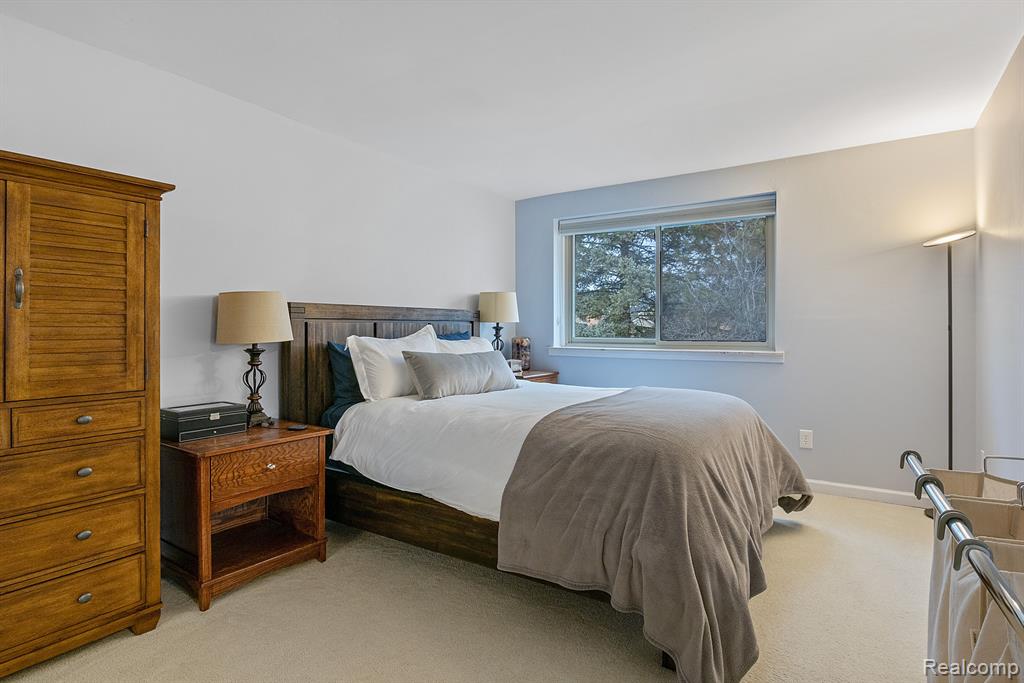 1561 S HILL Boulevard, Bloomfield Hills, MI 48304 — Photo 21
