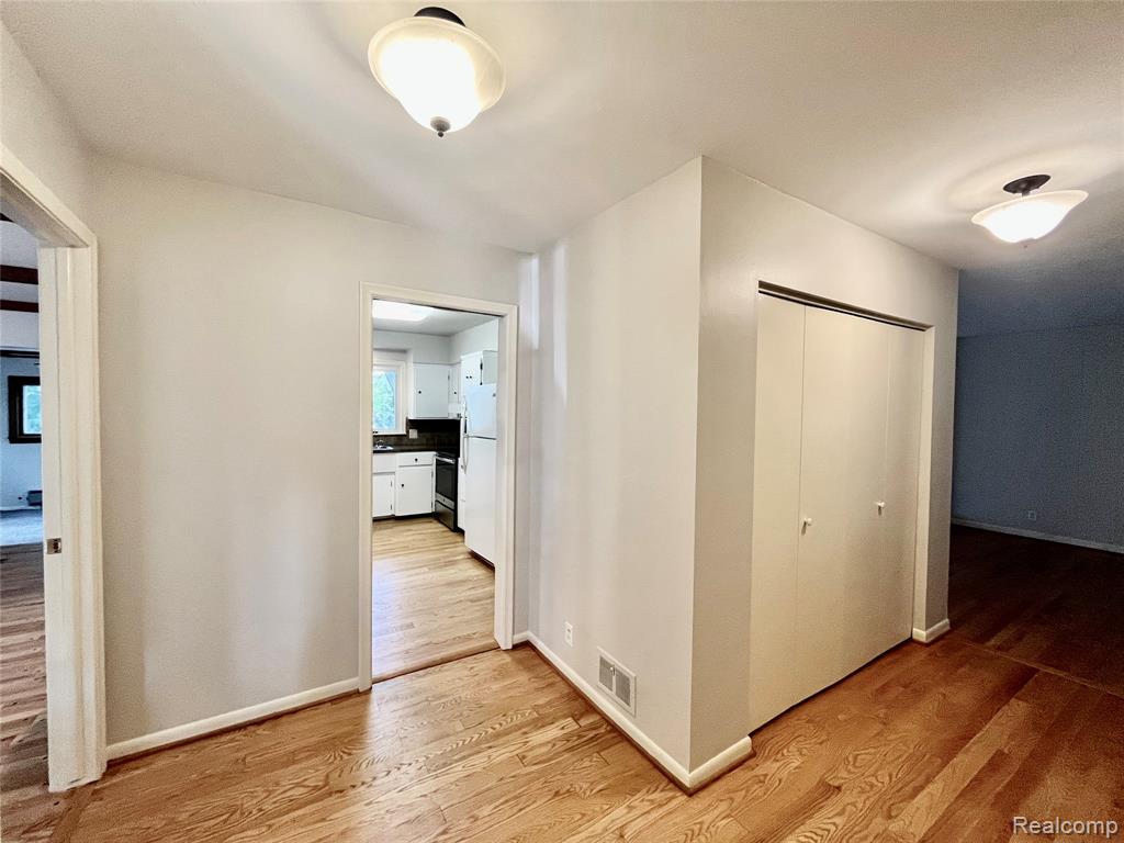 6901 WOODBANK Drive, Bloomfield Hills, MI — Photo 2