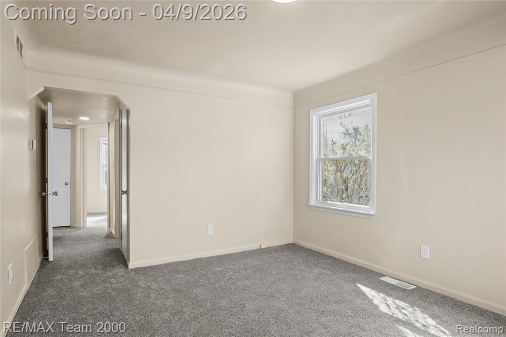 7014 Kinmore Street, Dearborn Heights, MI 48127 — Photo 6