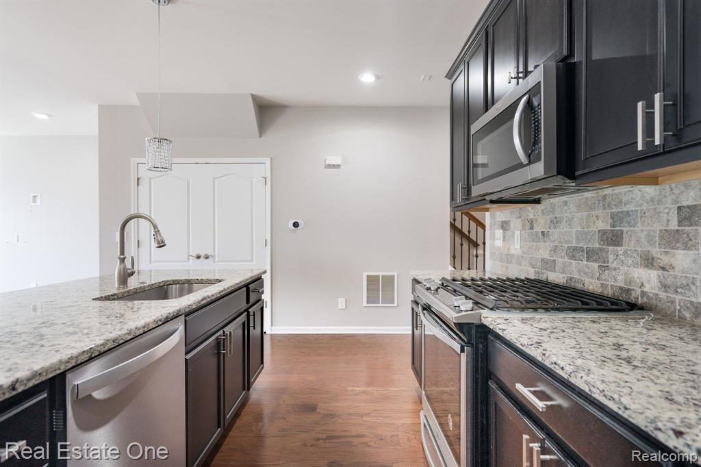 4896 BROOMFIELD Way, Lake Orion, MI — Photo 8