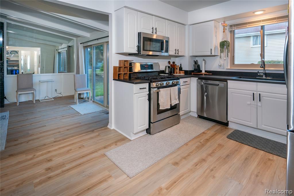 678 Kings Way, Canton, MI 48188 — Photo 11