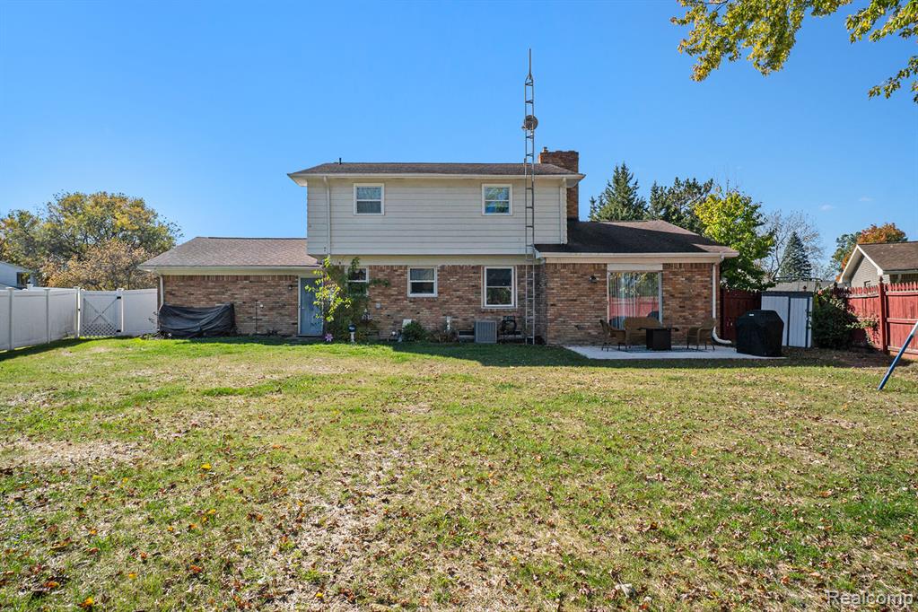 6137 Pebbleshire Drive, Grand Blanc, MI 48439 — Photo 5
