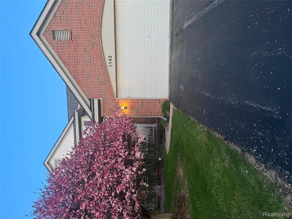 5942 Augusta Lane, Grand Blanc, MI 48439 — Photo 2