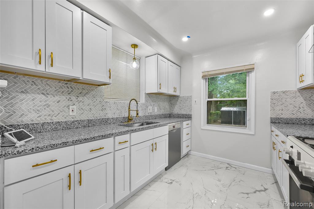 20179 CANTERBURY Road, Detroit, MI 48221 — Photo 13