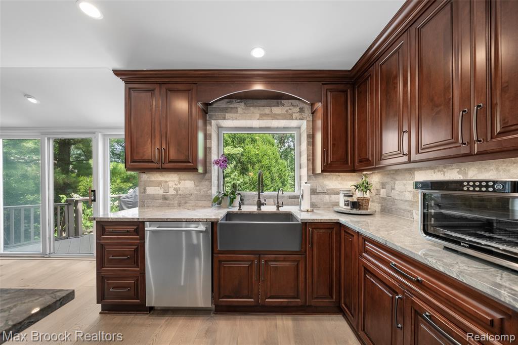 4695 Maura Lane, West Bloomfield, MI 48323 — Photo 24