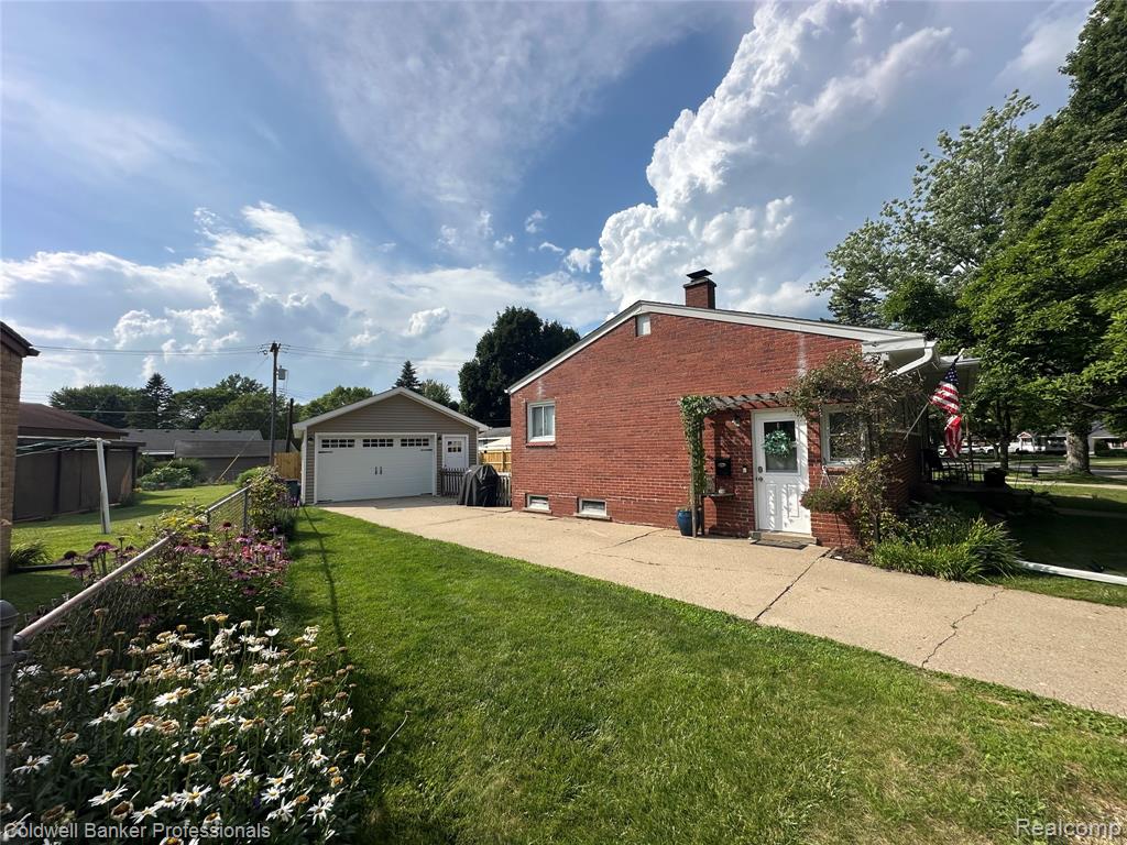 661 Lincoln Street, Lapeer, MI 48446 — Photo 12