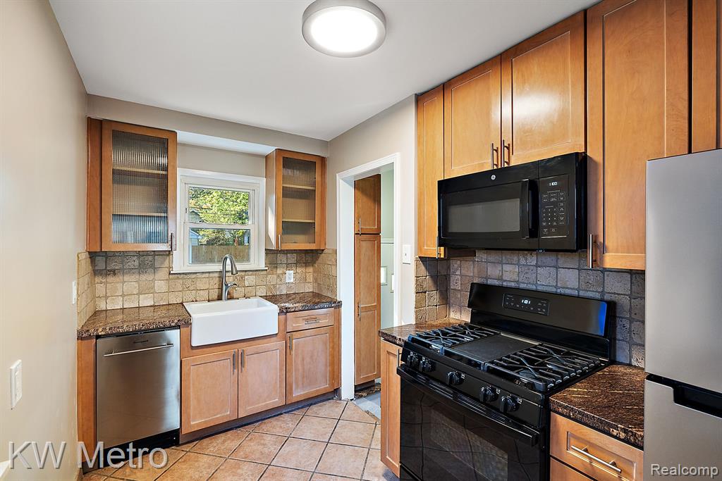 531 ALBANY Street, Ferndale, MI 48220 — Photo 5