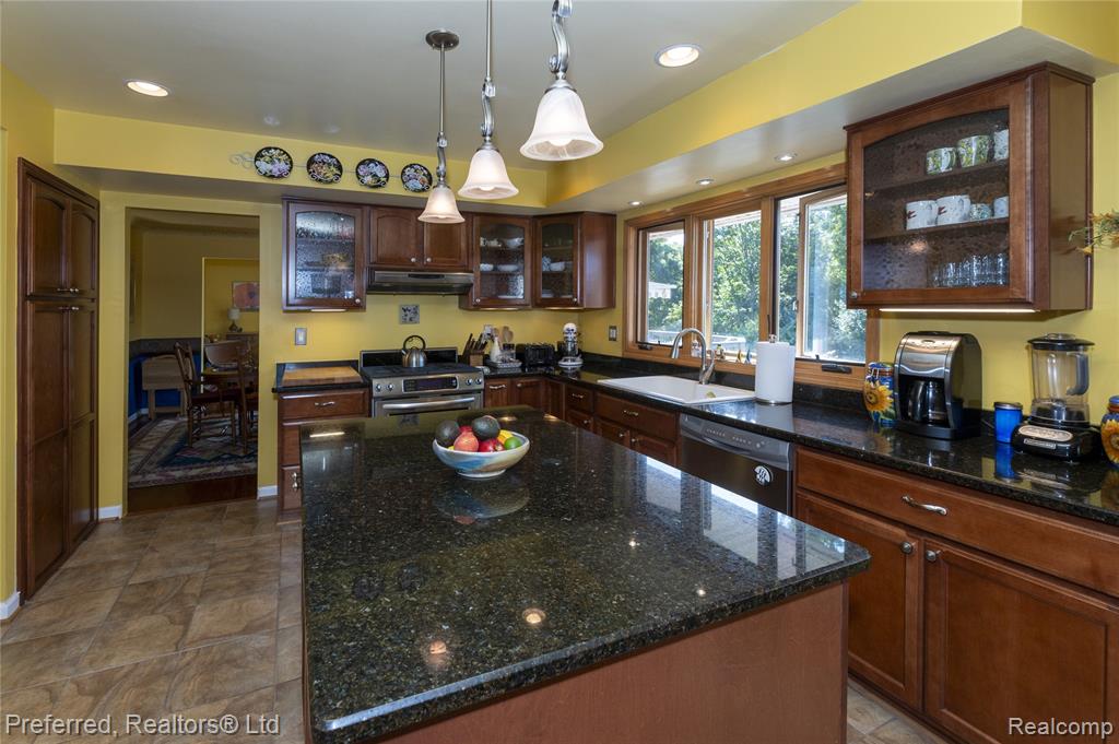 9350 Colony Farm Court, Plymouth, MI 48170 — Photo 20