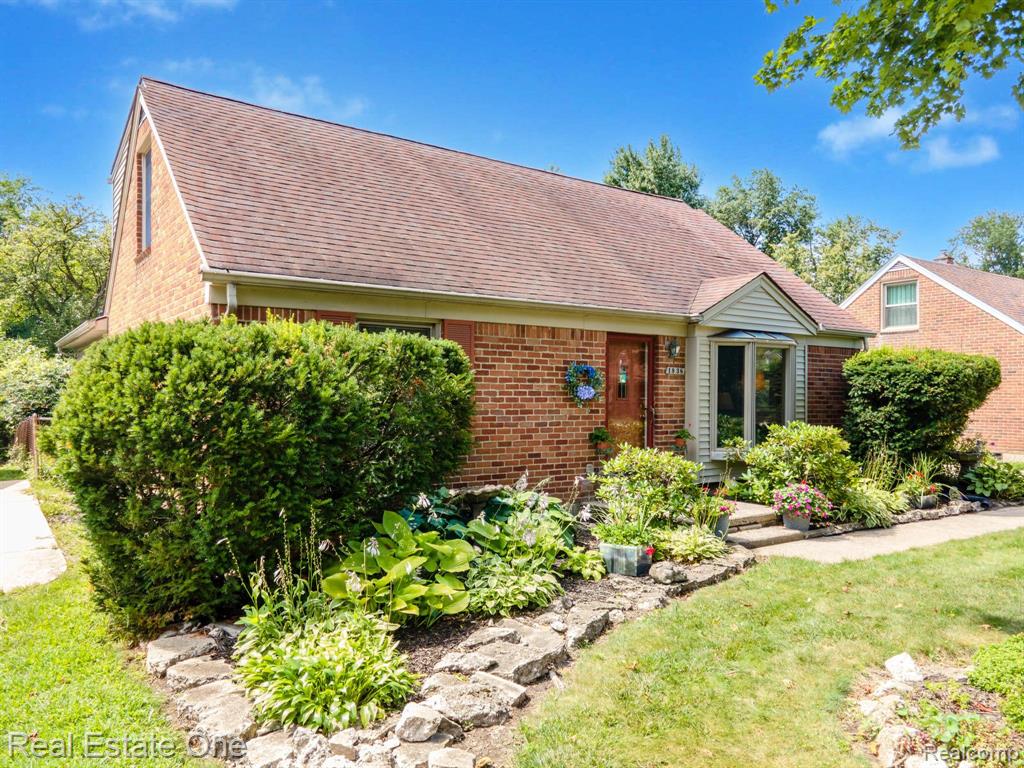 1938 Beverly Street, Sylvan Lake, MI 48320 — Photo 4