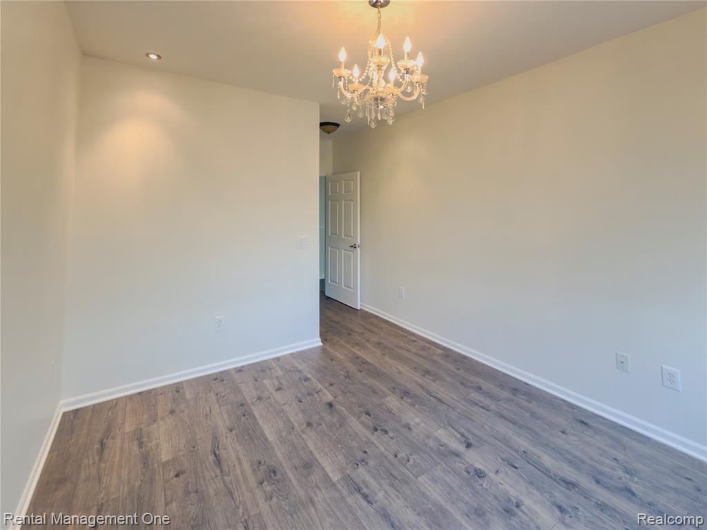 5637 Twin Oaks Drive, Sterling Heights, MI 48314 — Photo 17