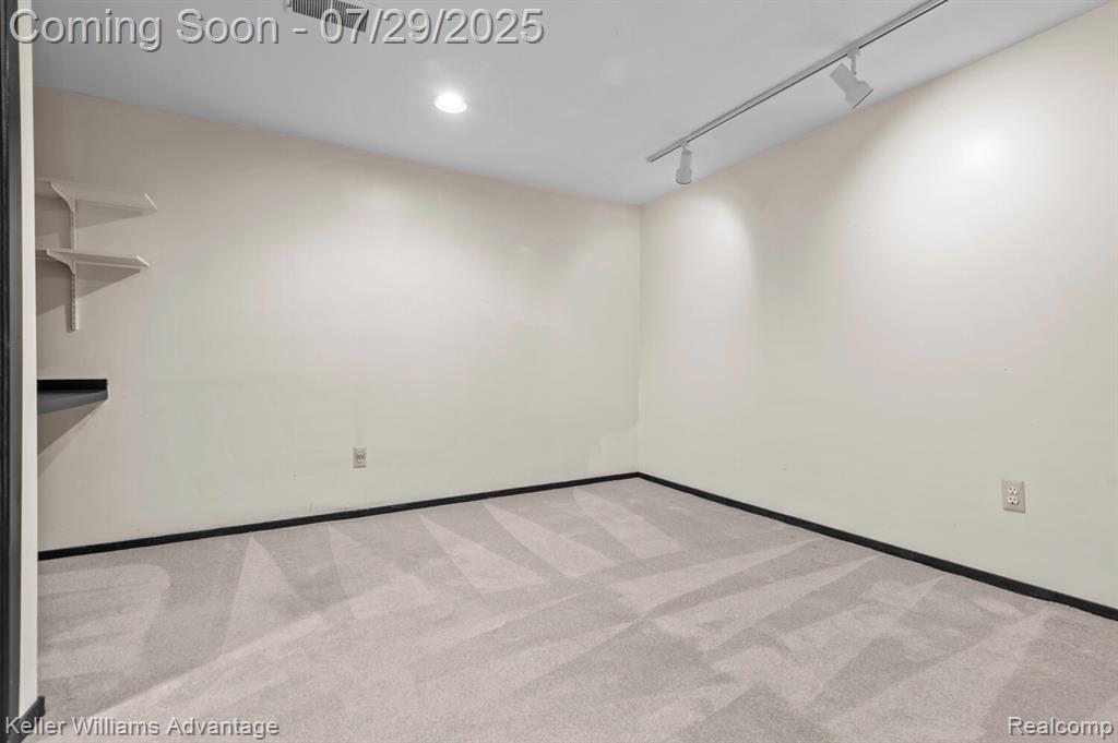 6660 Ridgefield Circle, 104, West Bloomfield, MI — Photo 26