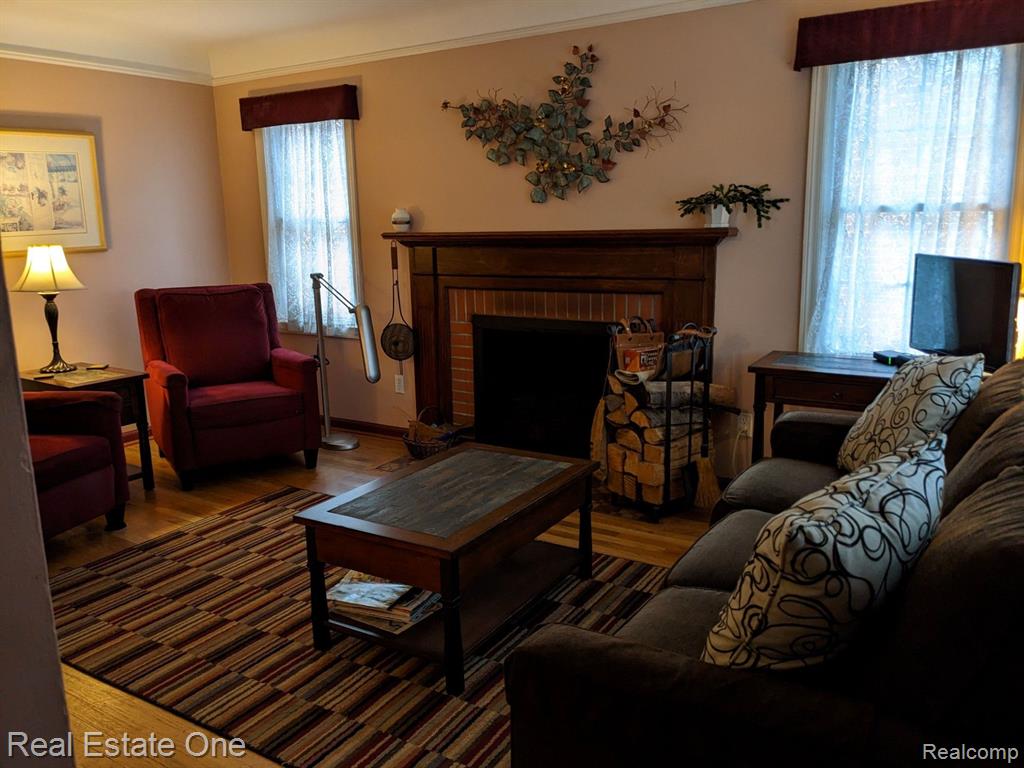 921 MAYBURN Street, Dearborn, MI 48128 — Photo 8