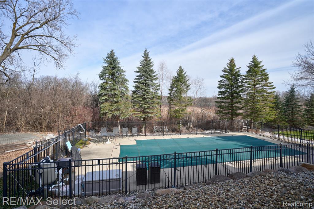 4392 OAK TREE Trail, Fenton, MI 48430 — Photo 7