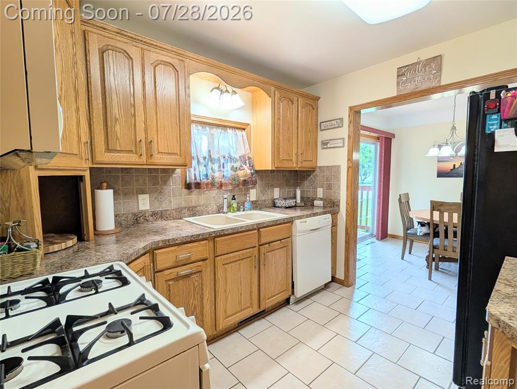 524 S Port Crescent Street, Bad Axe, MI 48413 — Photo 9