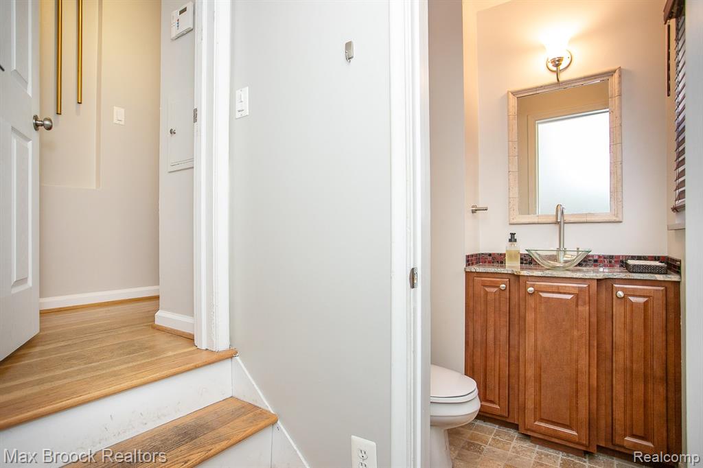 26015 ALLOR Avenue, Huntington Woods, MI — Photo 36
