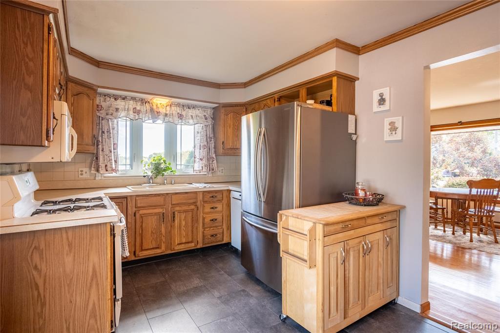 908 W Elmwood Avenue, Clawson, MI — Photo 3