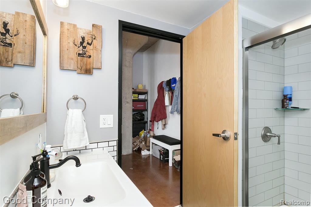 55 W Canfield, Detroit, MI 48201 — Photo 16