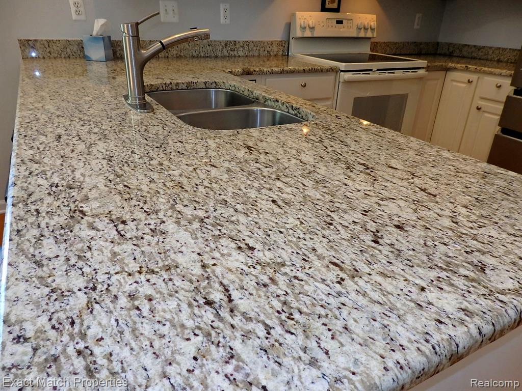 971 Sloane Court, 4, White Lake, MI — Photo 30