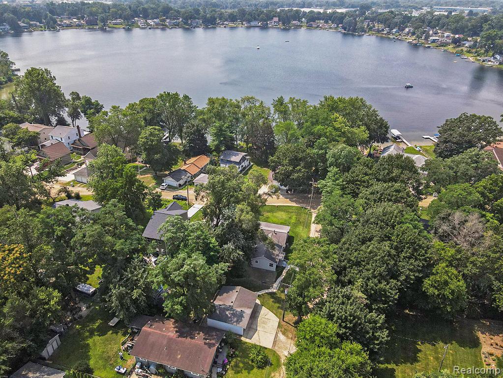 5905 Fonda Lake Drive, Brighton, MI 48116 — Photo 6