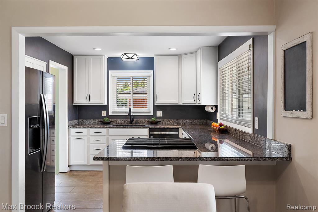 9060 HEADLEY Drive, Sterling Heights, MI 48314 — Photo 18