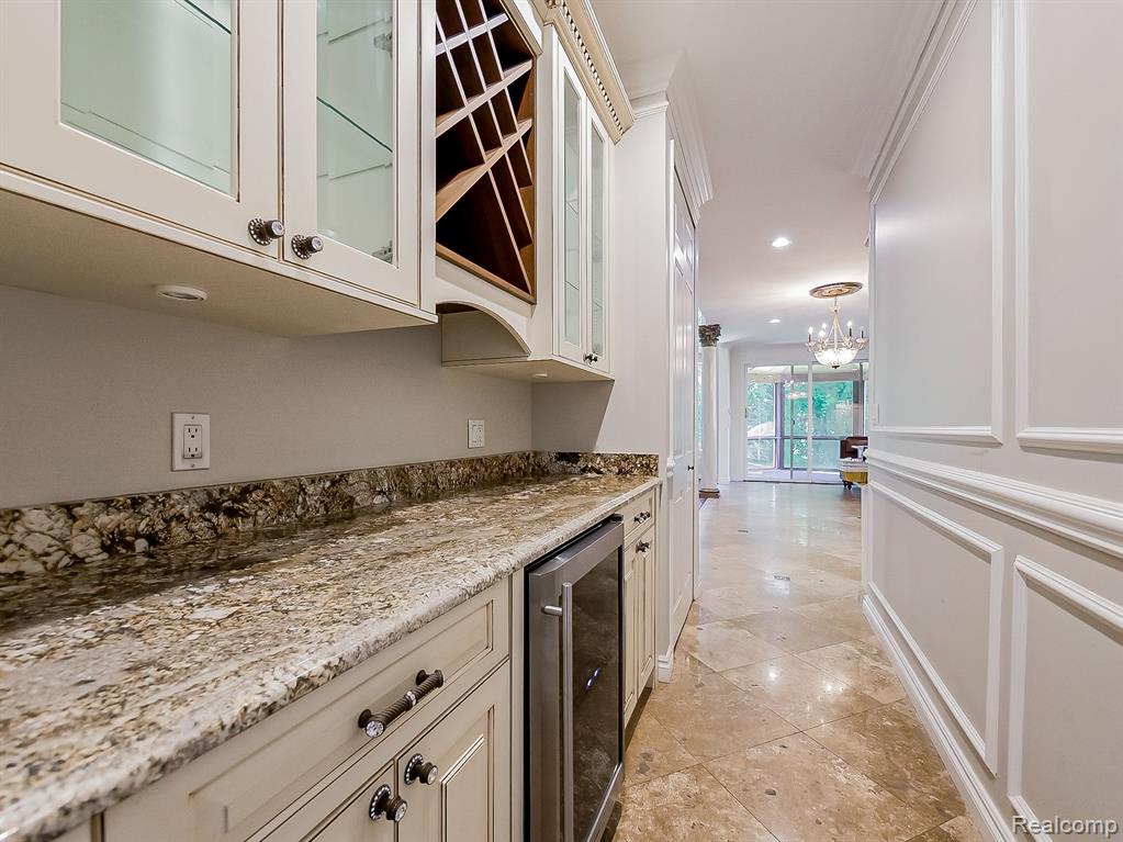5570 HAMPSHIRE Drive, West Bloomfield, MI — Photo 14