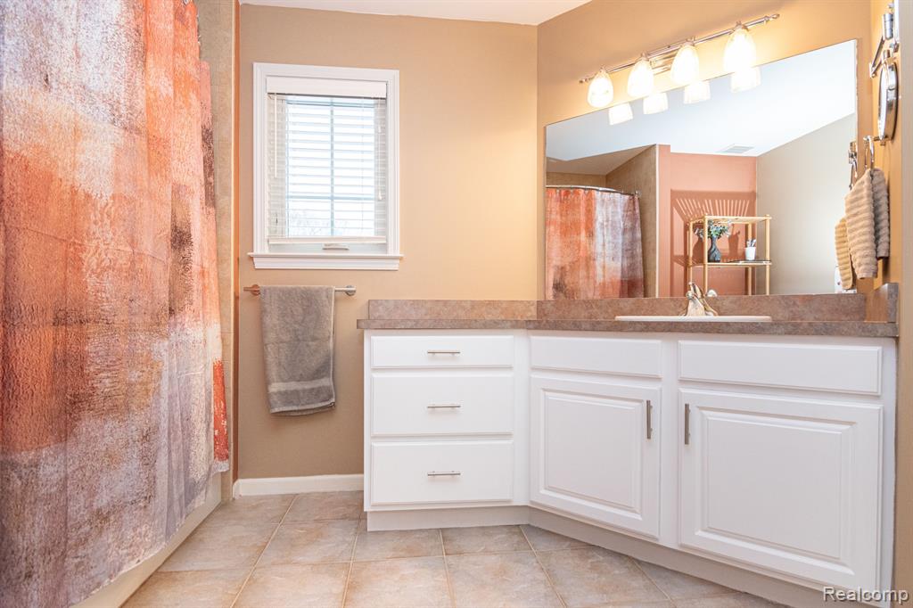 552 CROWN RIDGE Court, White Lake, MI — Photo 54