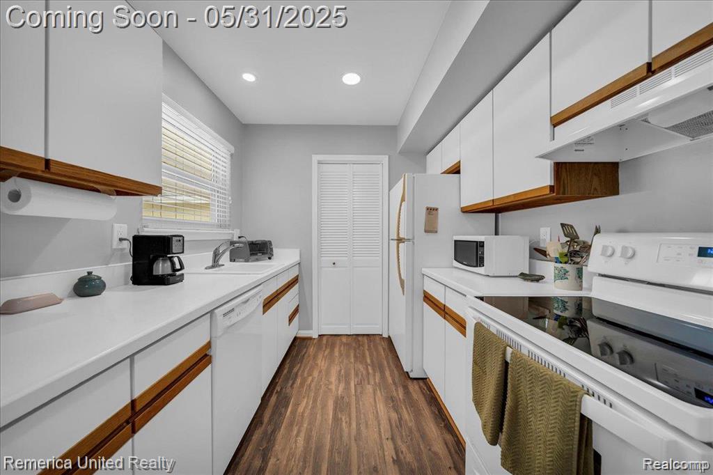 39725 Village Wood Lane, 39, Novi, MI — Photo 15